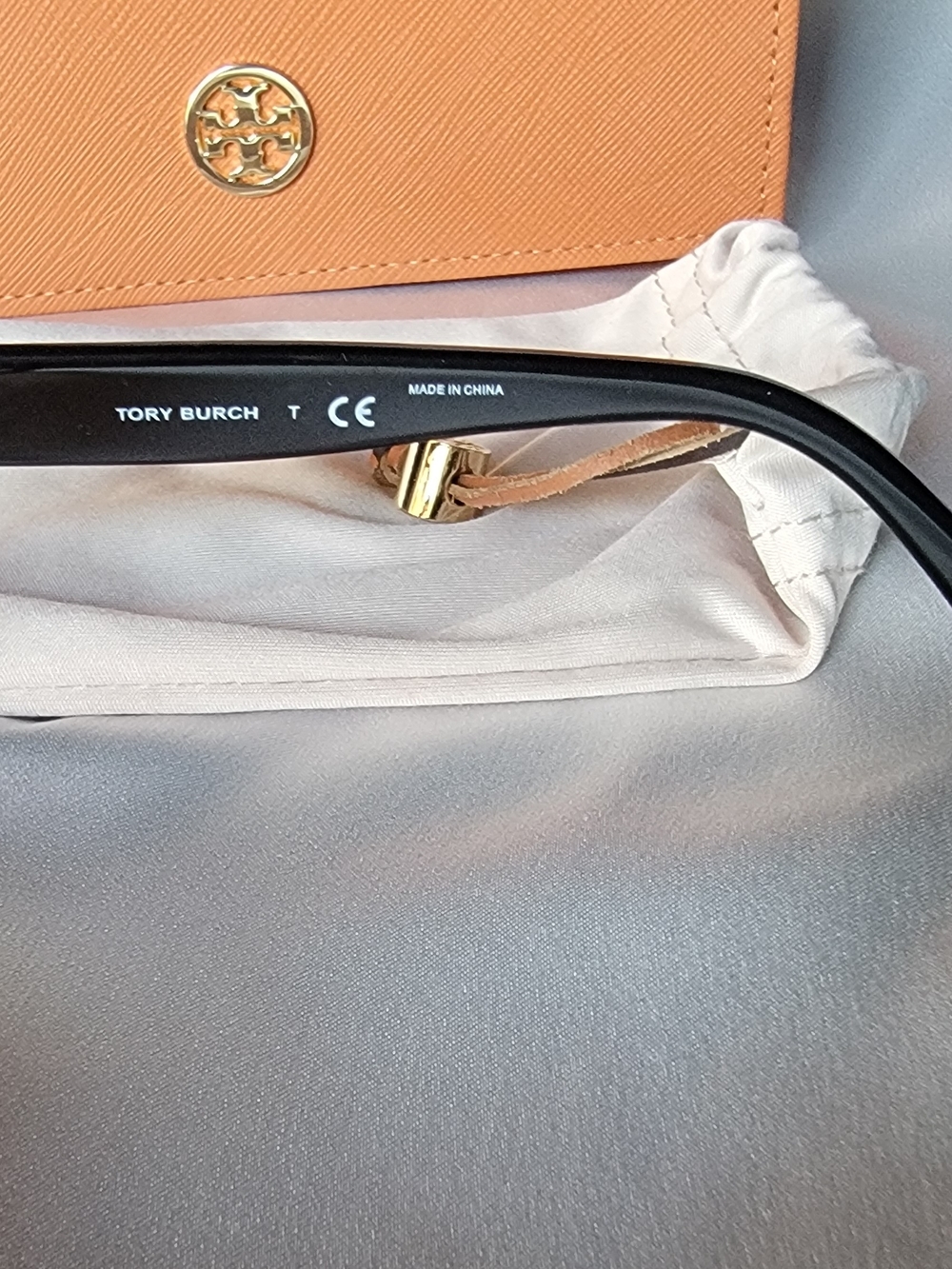✨Like New! Tory Burch Dark Brown Sunglasses with Gold Accents - Picture 4 of 5